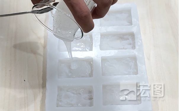 硅膠模具能倒液體硅膠嗎？