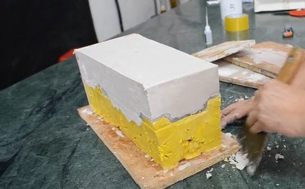 模具硅橡膠成型后怎樣制作外模？