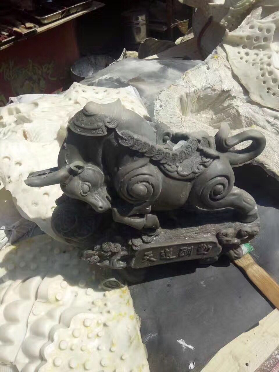 如何使用工業(yè)級模具硅膠制作模具？